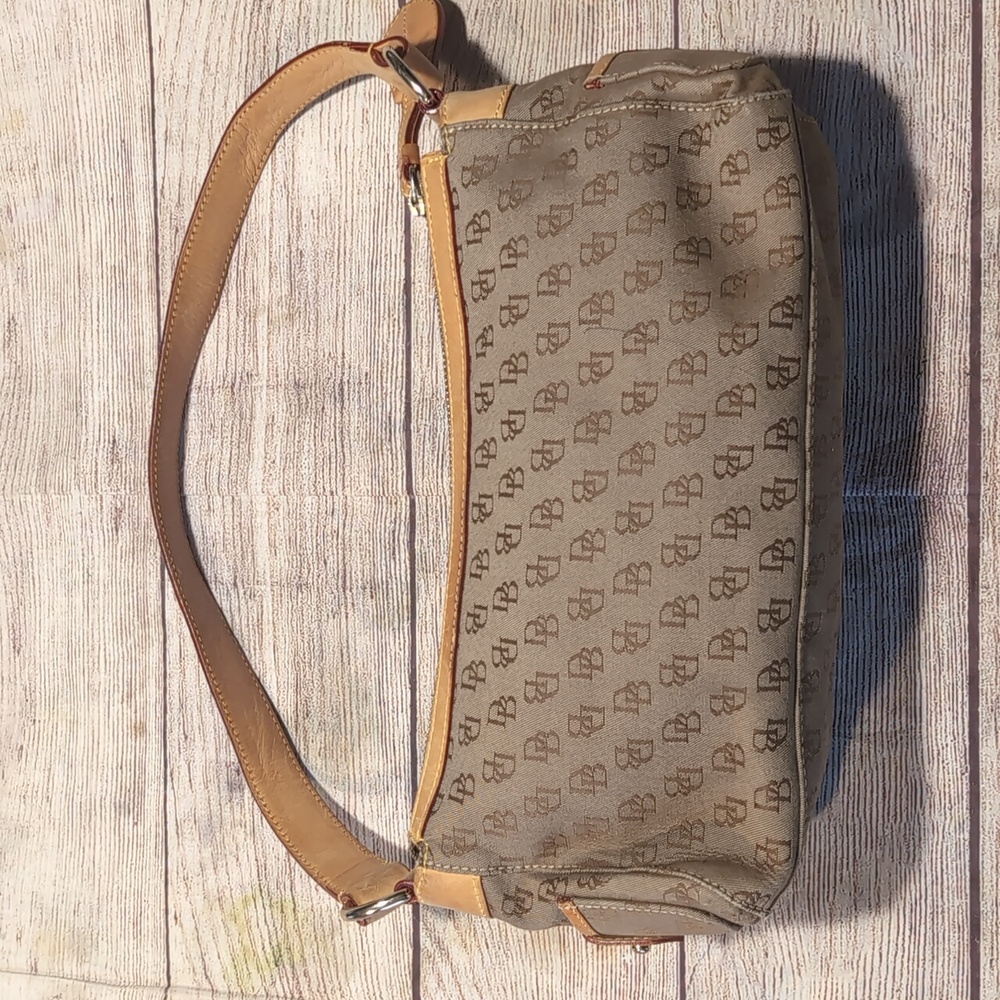 Dooney & Bourke Signature Light Brown Double Buckle Pockets Hobo Shoulder Purse - Picture 5 of 16
